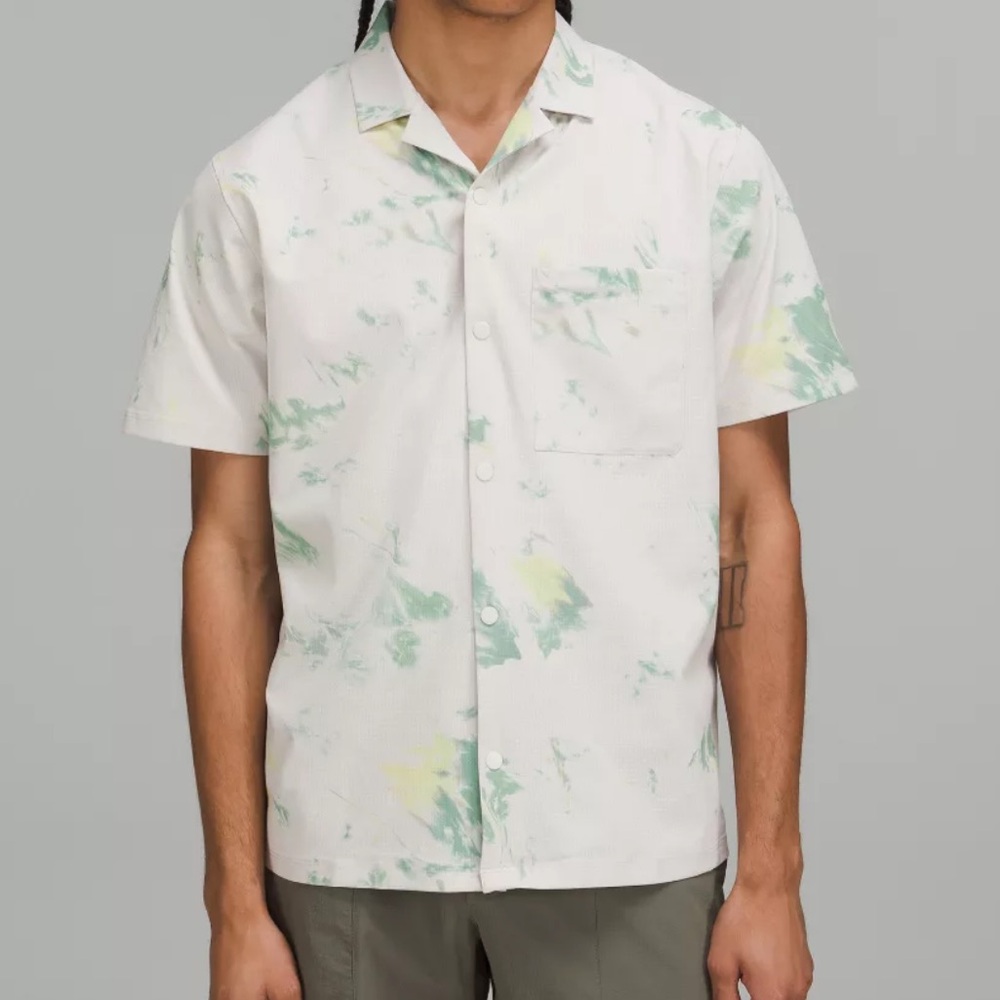 lululemon athletica Airing Easy Camp Collar Shirt  Snap Closure Size Medium